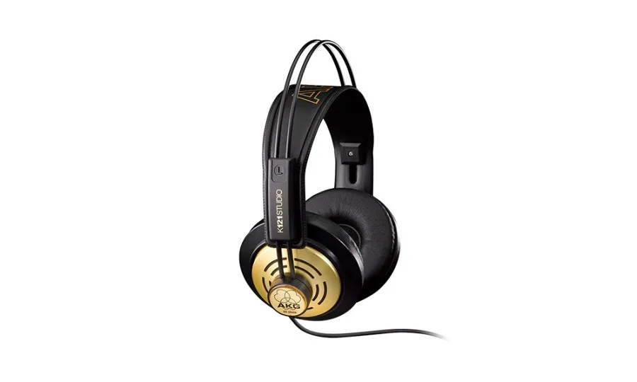 AKG K121