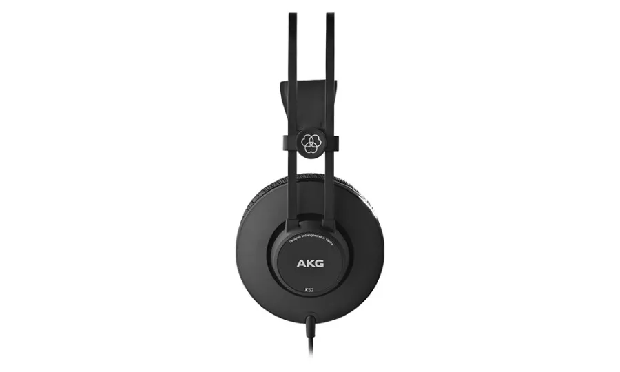 AKG K52