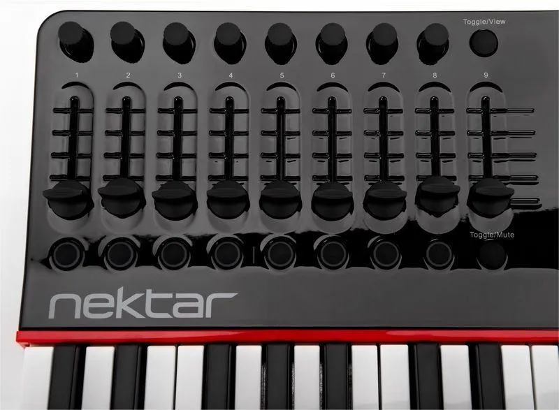 MIDI клавиатура Nektar Panorama P4