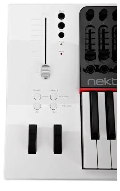 MIDI клавиатура Nektar Panorama P4