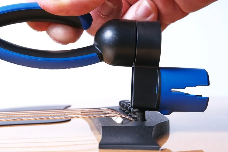 Music Nomad GRIP ONE - All in ONE String Winder, Cutter, Puller