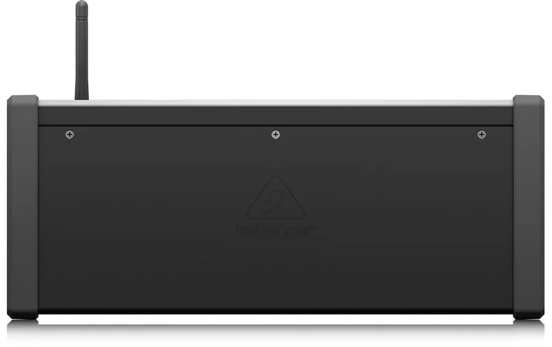 Behringer XR18