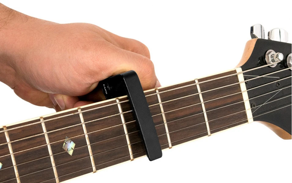 Капо за акустична и електрическа китара Cascha HH 2037