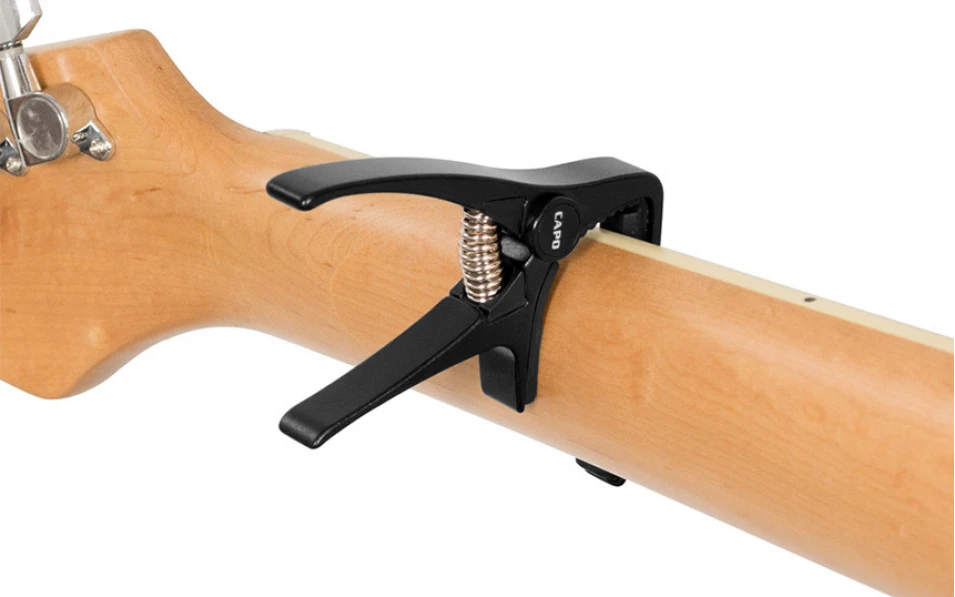Капо за акустична и електрическа китара Cascha HH 2037